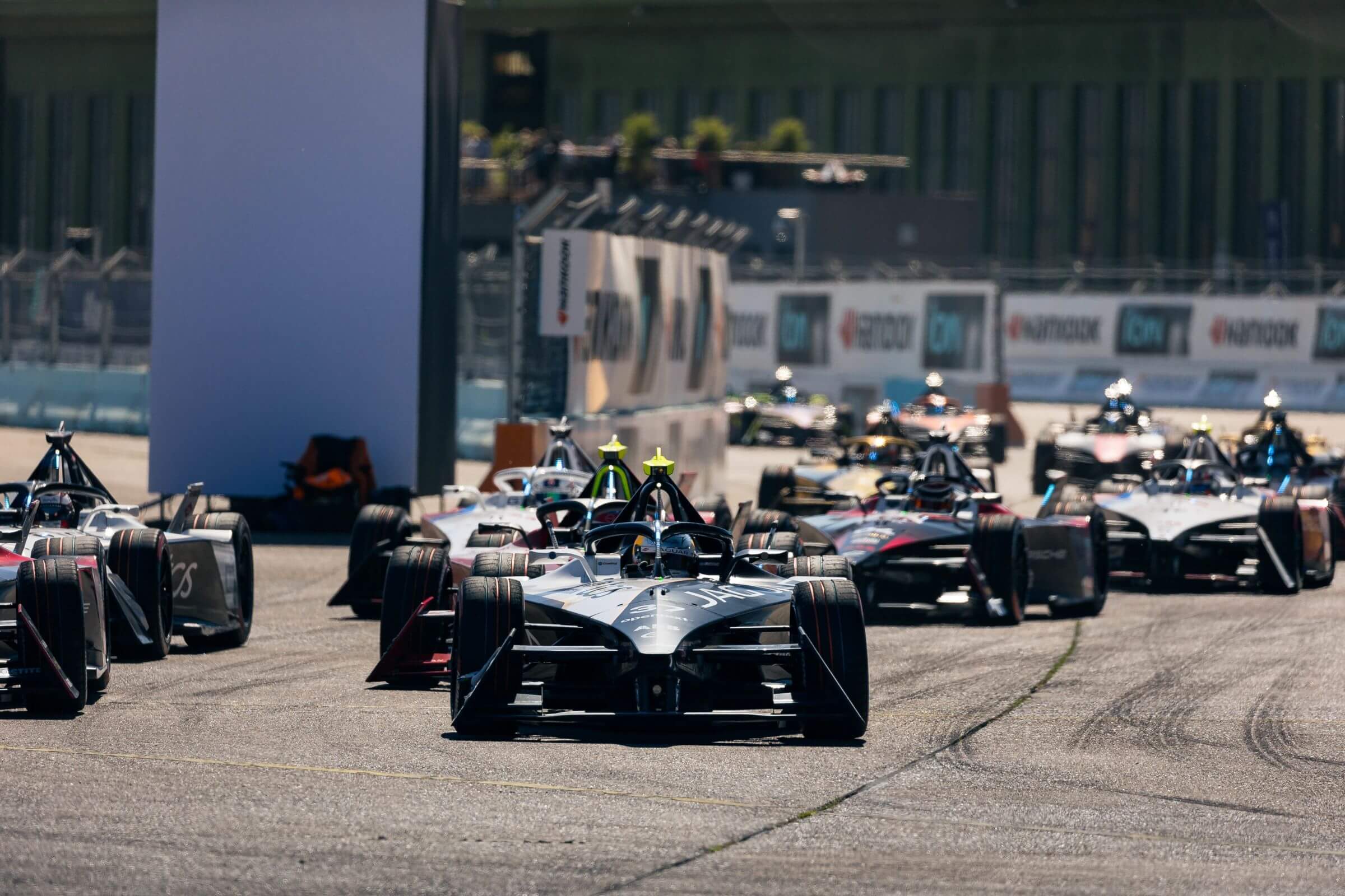 16 races with an 8-week season break: Formula E publishes complete 2024/25 race calendar